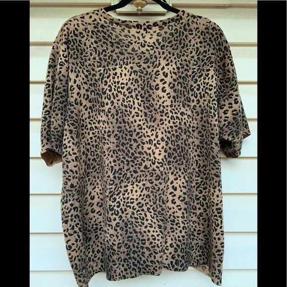 Camille Claude leopard print short sleeved top, crew neck, great condition, XL - Picture 5 of 7